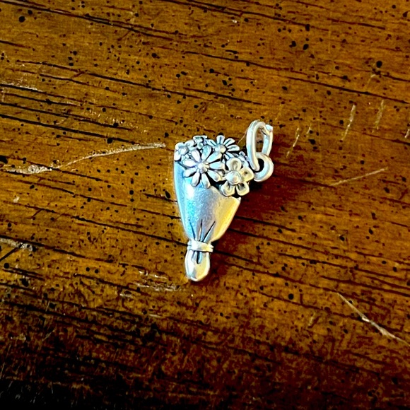 James Avery Charm- floral bouquet - Picture 1 of 2